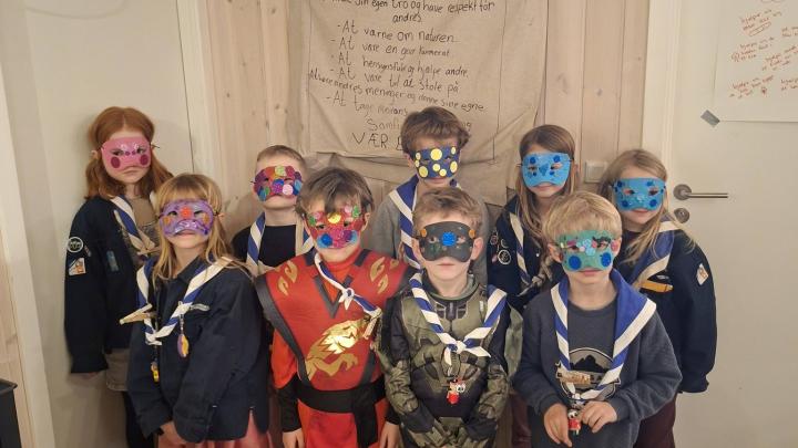 Mikroer holder fastelavn